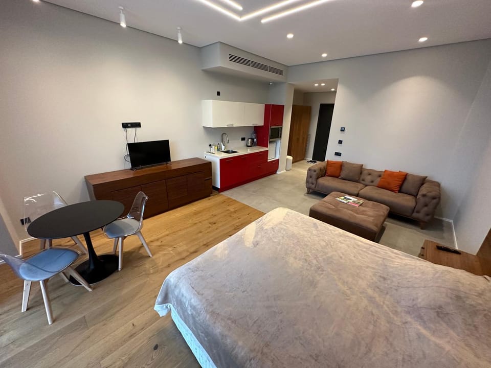 TV and multimedia, Kitchen or kitchenette, Living room, Seating area, minibar