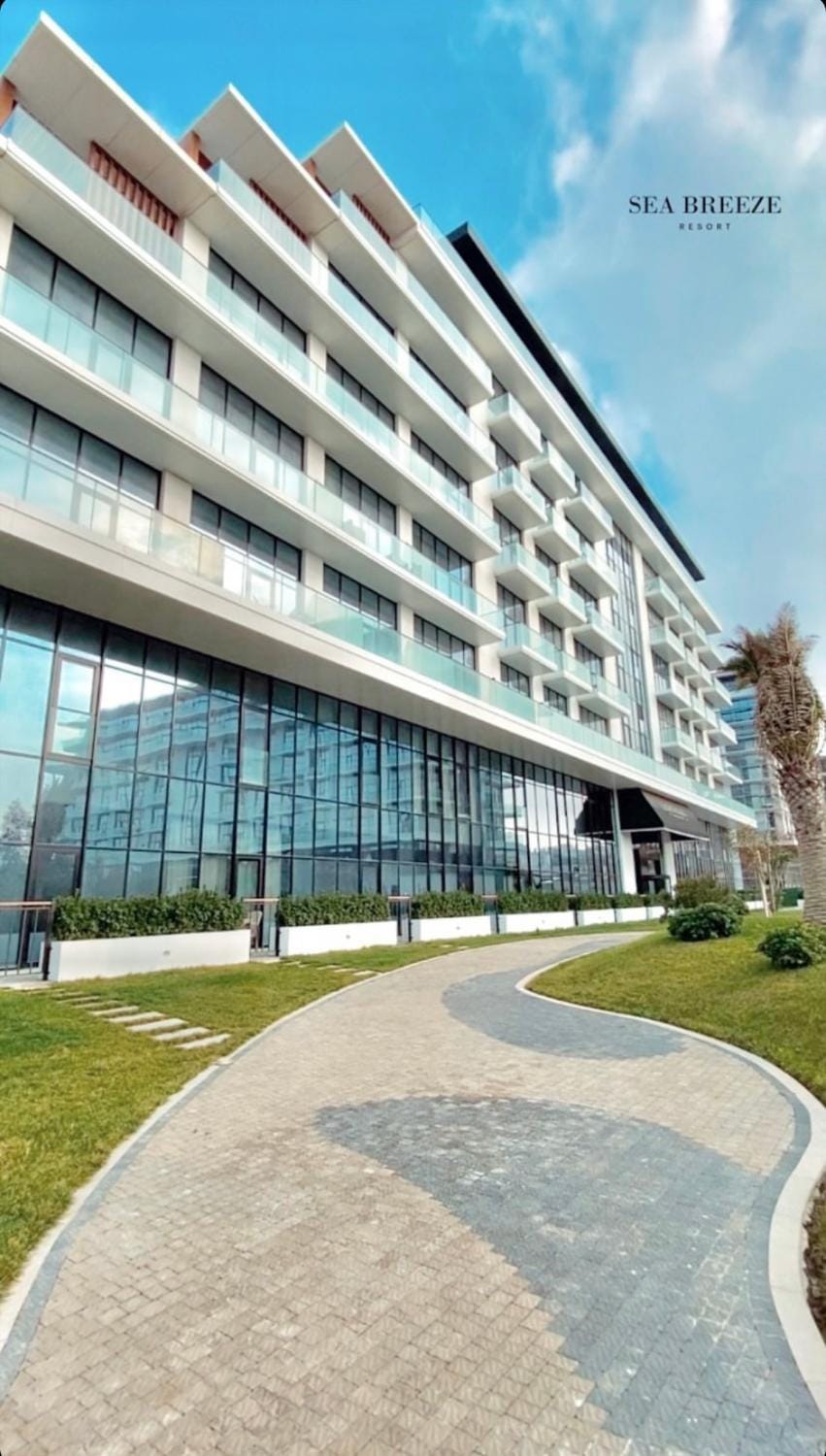 Property building, Day
