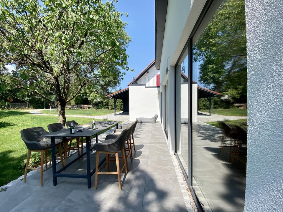 Property building, Patio, Spring, Day, Summer, Garden, Garden, View (from property/room), Balcony/Terrace, Balcony/Terrace, Dining area, Garden view