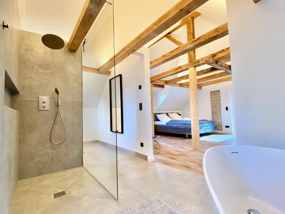 Shower, Bed, Bathroom, Photo of the whole room, Bedroom, Bath, towels