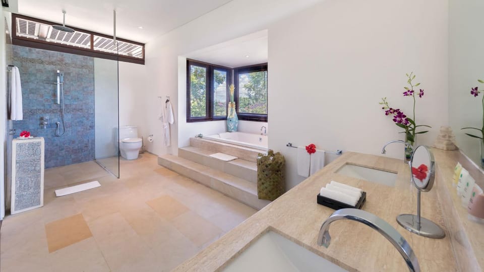 Shower, Bed, Bathroom, Photo of the whole room, Seating area, Bedroom, Bath