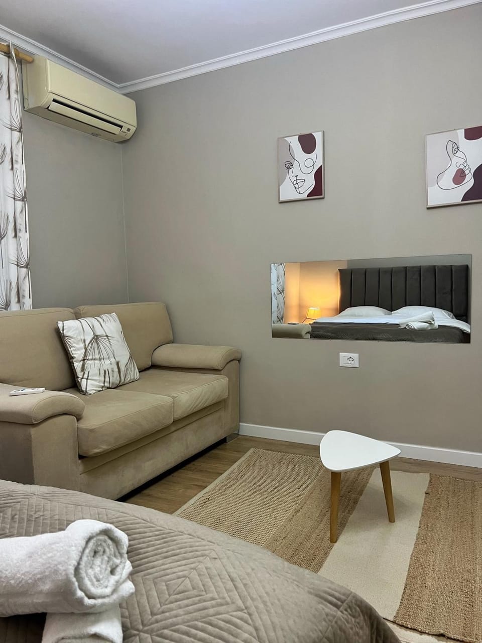 Seating area, air conditioner