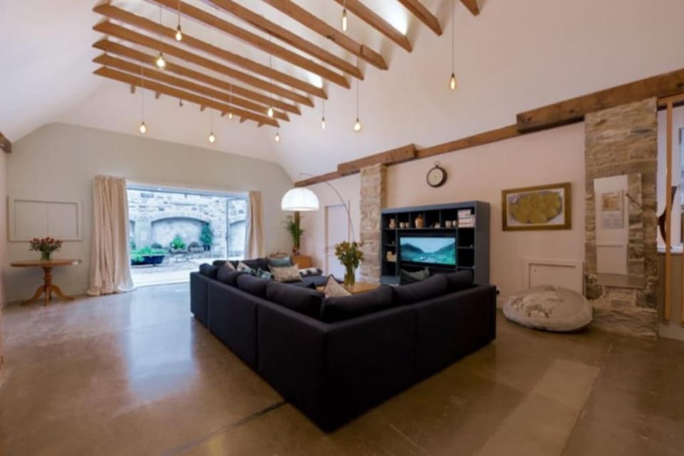 TV and multimedia, Seating area
