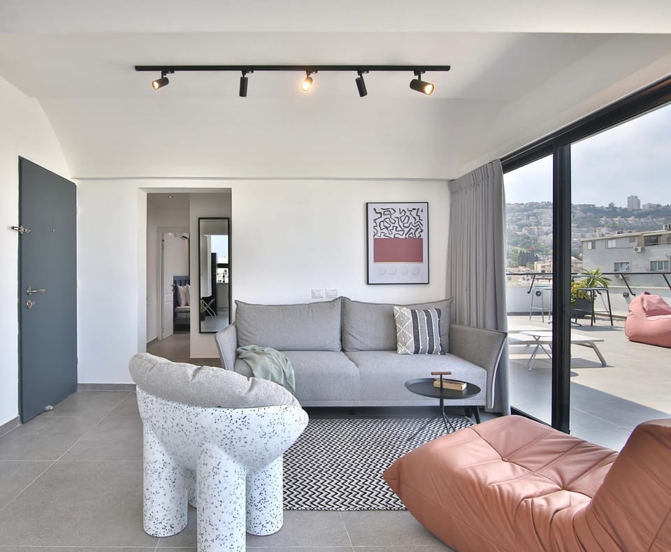 ROOFTOP 42 - Penthouse Apartment in Haifa