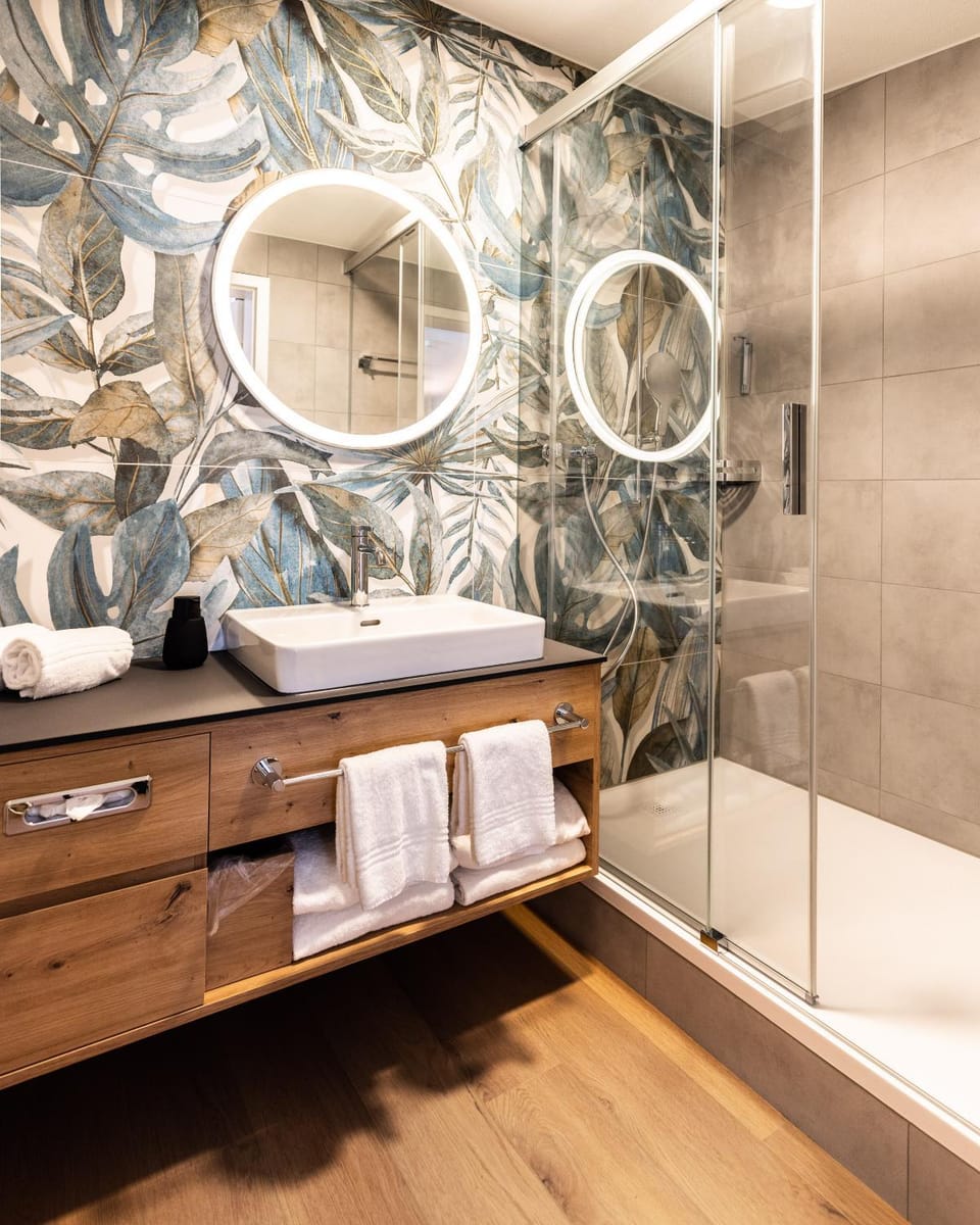 Shower, towels