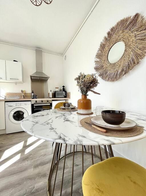 Le Jade Jaune - Parking privé - Centre-ville Gare Apartment in Provence