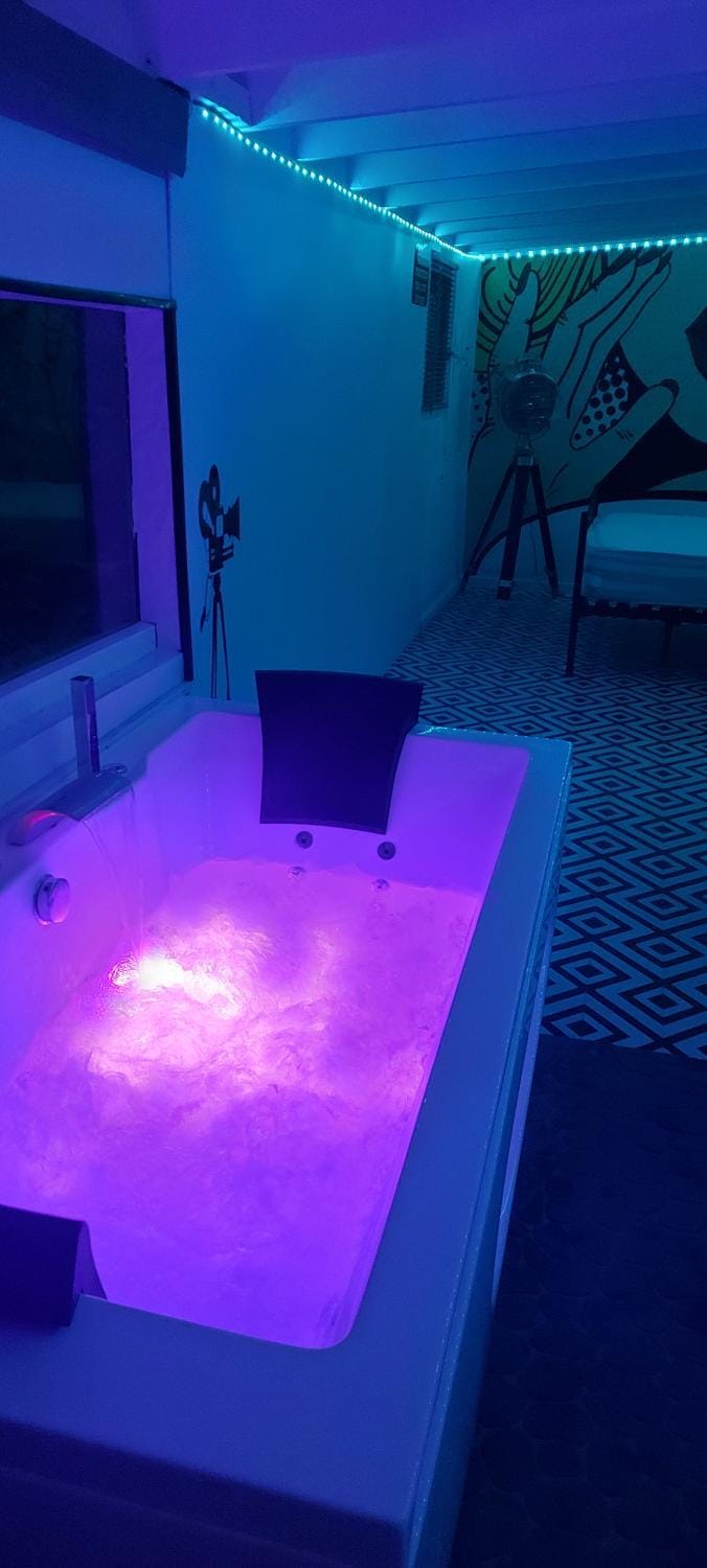 studio love et detente Love hotel in Normandy