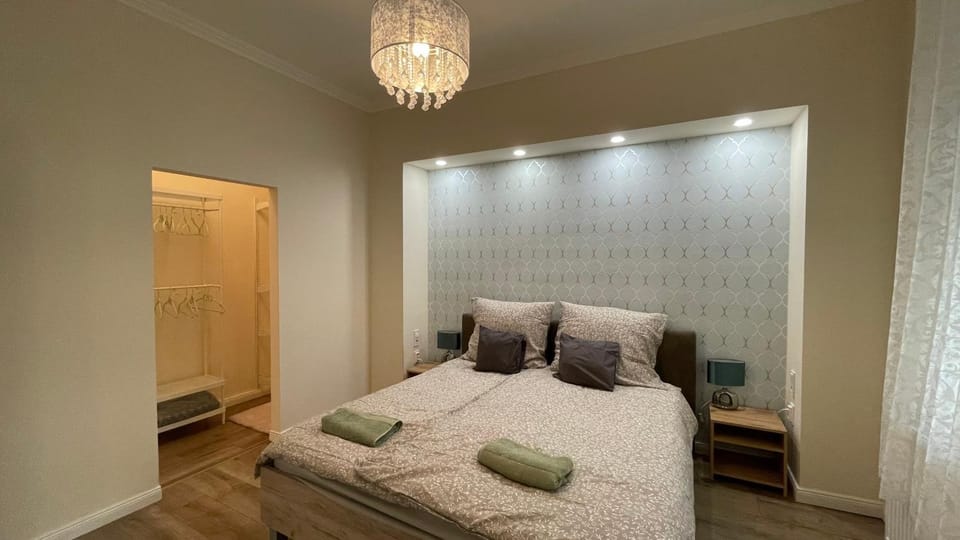 Bed, Bedroom, wardrobe