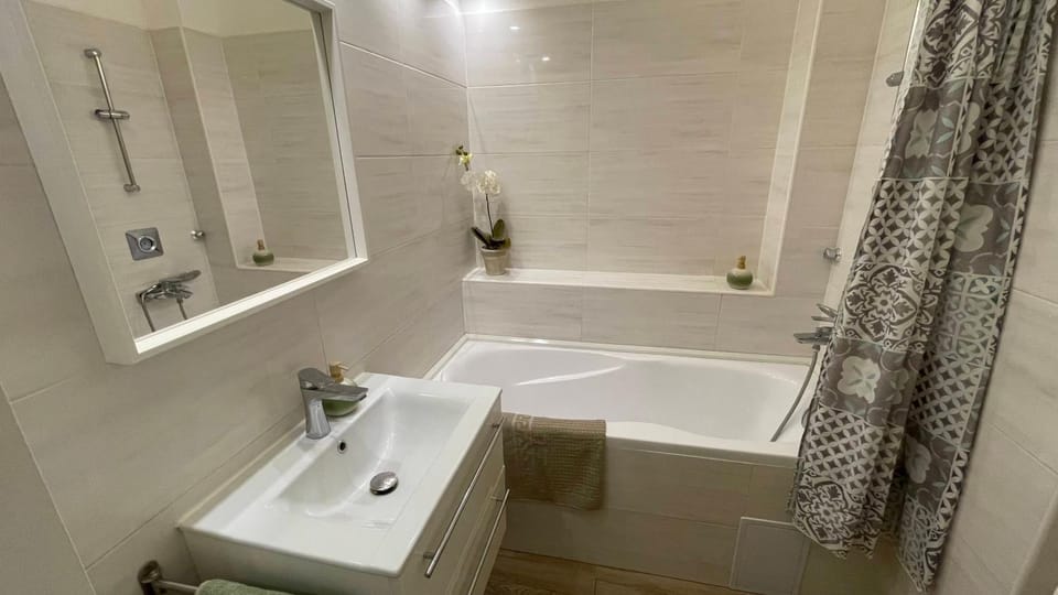 Bathroom, Bath