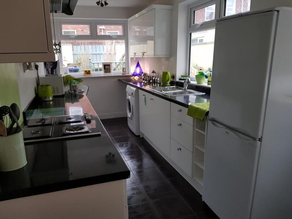 Kitchen or kitchenette, dishwasher, pet friendly, stove