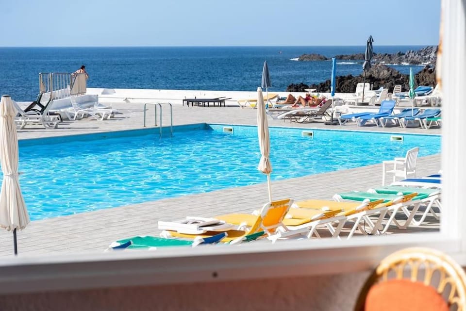 Pool view, Sea view, Swimming pool, sunbed