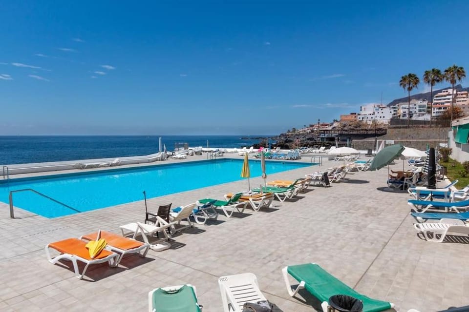 Natural landscape, Sea view, Swimming pool, sunbed