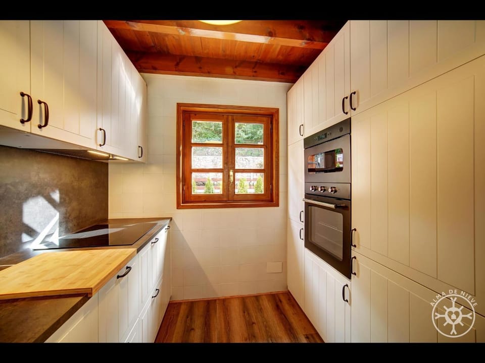 CASA DEL VALLE de Alma de Nieve House in Catalonia