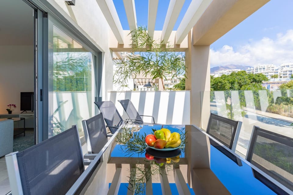 Day, Balcony/Terrace, Food
