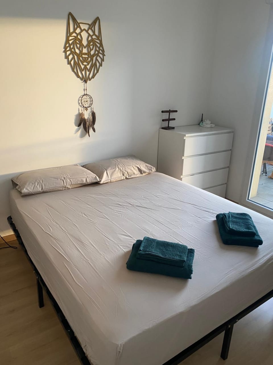 Bed, Photo of the whole room, Bedroom, towels