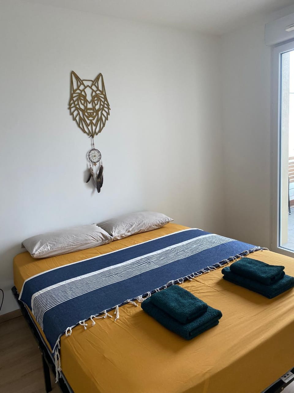 Bed, Photo of the whole room, Bedroom, towels