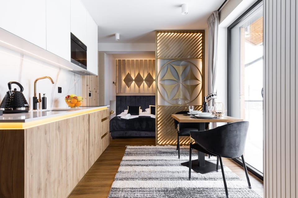 Kitchen or kitchenette, Seating area, Dining area