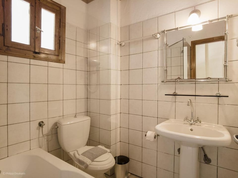 Bathroom, Living room