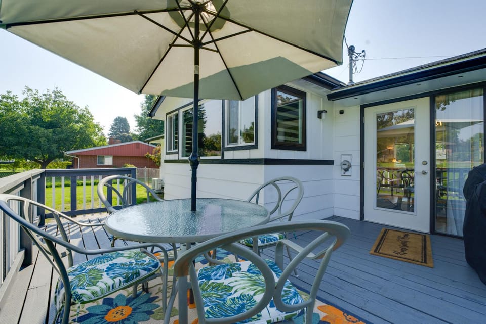 Cozy Retreat in Spokane Valley with Fireplace House in Veradale