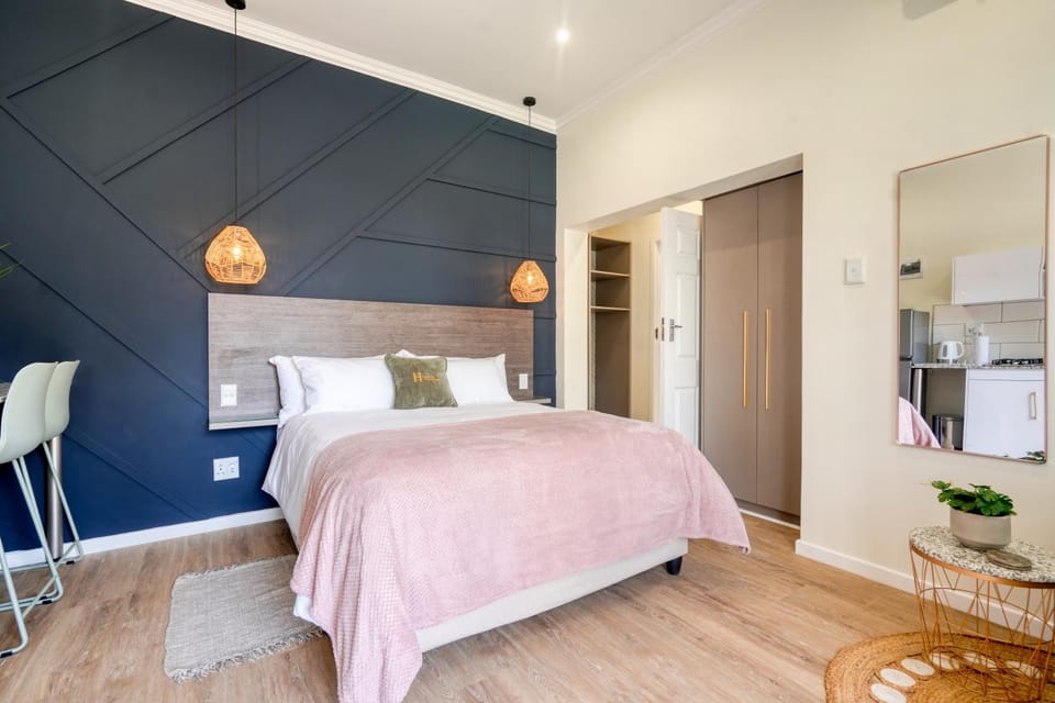 Bed, Photo of the whole room, Bedroom, wardrobe, air conditioner