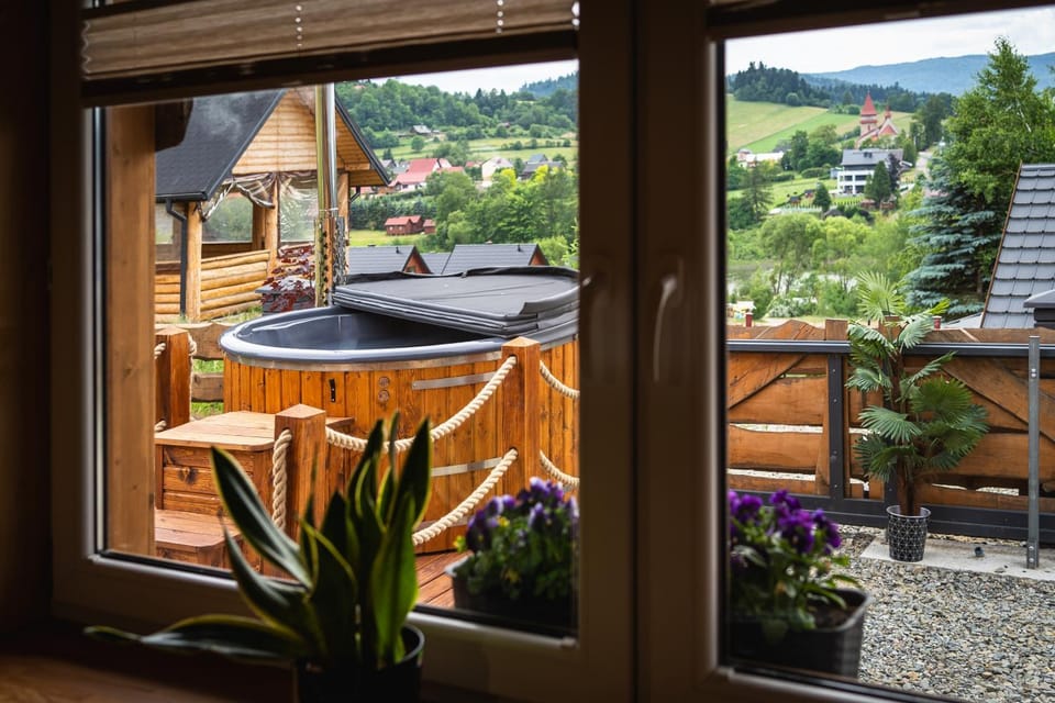 Domek całoroczny z widokiem na jezioro Solińskie Zawóz House in Slovakia