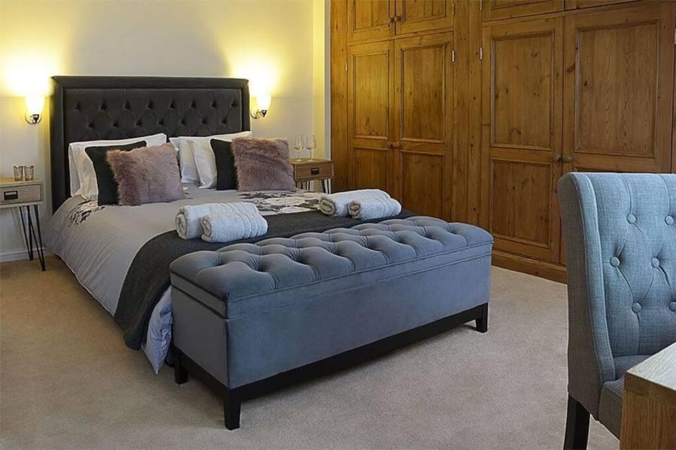 Bed, Photo of the whole room, Bedroom, wardrobe
