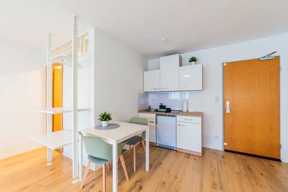 Kitchen or kitchenette, Dining area, stove