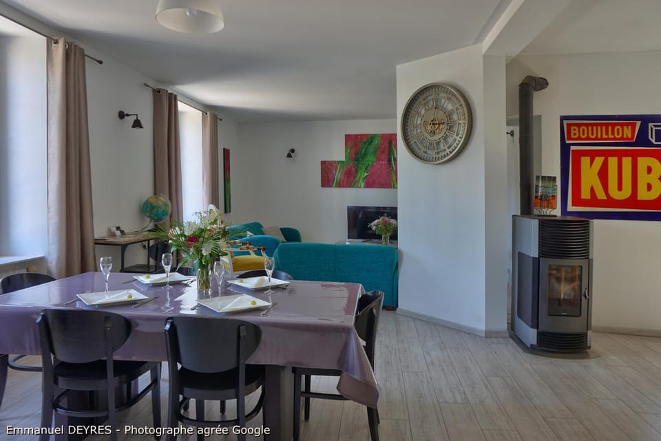 Seating area, Dining area