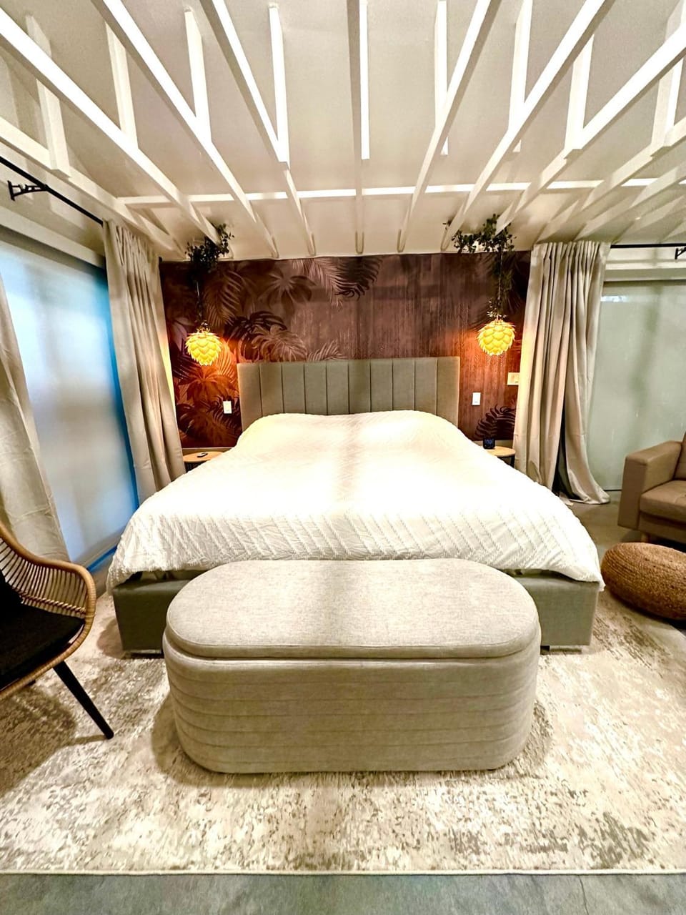 Zen.Modern.Hip “Studio 501” Beach,Scuba,Downtown Apartment in West Palm Beach
