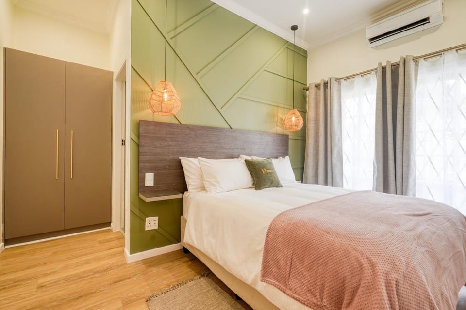 Bed, Bedroom, wardrobe, air conditioner