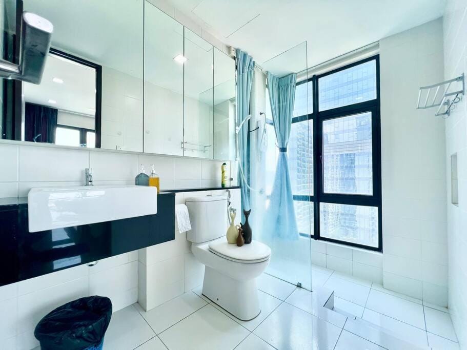 T3 1-10 Pax Trefoil 2Room Setia Alam Cozy Home WiFi TV Apartment in Selangor, Malaysia