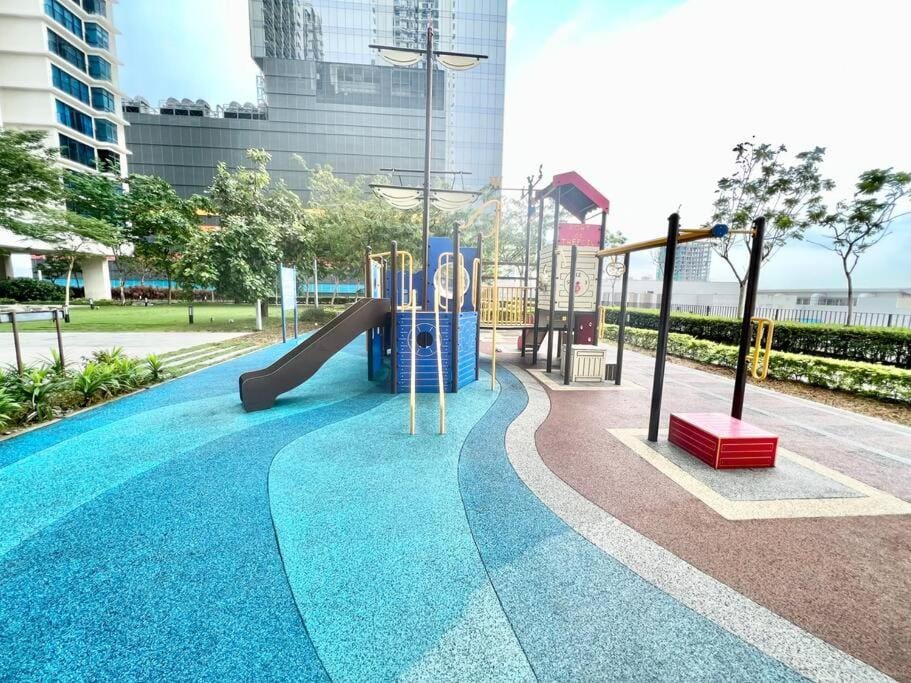 T3 1-10 Pax Trefoil 2Room Setia Alam Cozy Home WiFi TV Apartment in Selangor, Malaysia