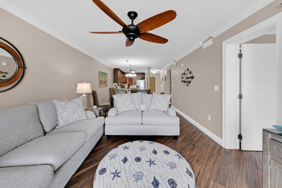 Destin on the gulf 704- Updated Gulf Front Property with Washer and Dryer House in Destin