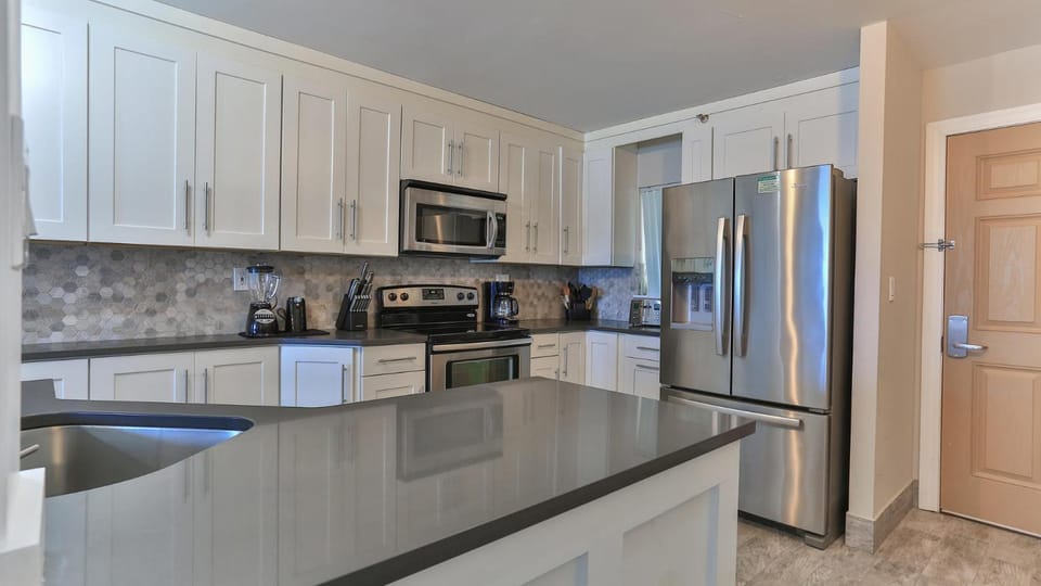 Destin on the Gulf 604 - Updated Gulf Front sixth floor condo House in Destin