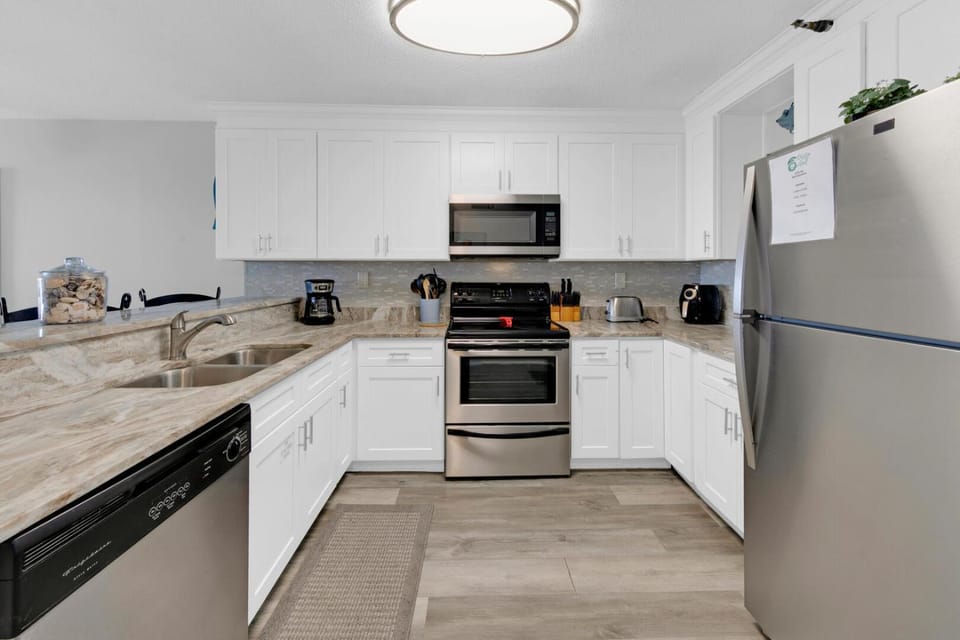 Destin on the Gulf 404 - Amazing Views just Steps away from the Beach House in Destin