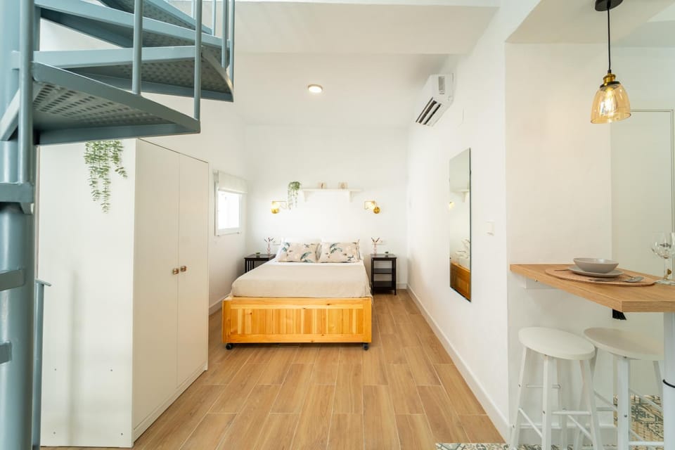 Photo of the whole room, Bedroom