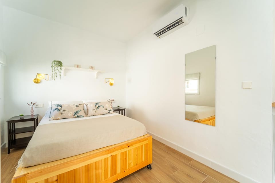 Bed, air conditioner