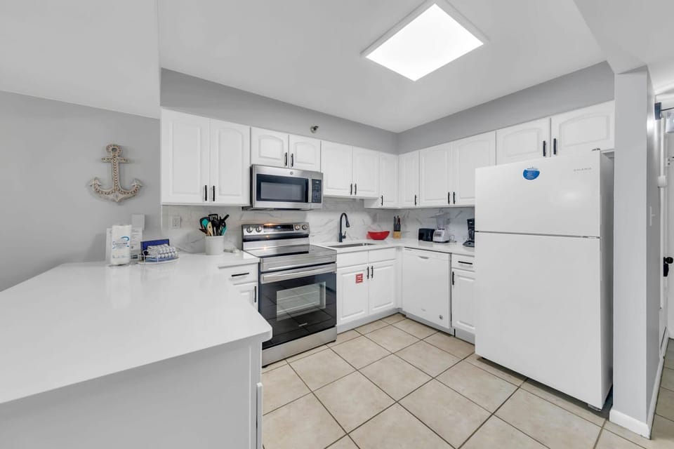 BeachCrest 101 - Directly on the beach in the heart of Seagrove Beach along 30A House in South Walton County