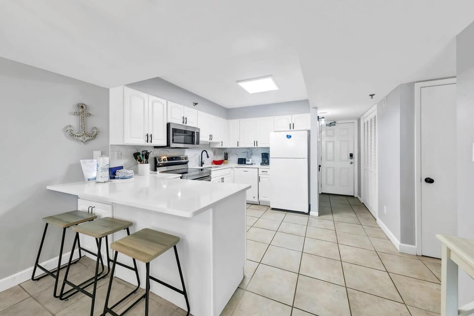 BeachCrest 101 - Directly on the beach in the heart of Seagrove Beach along 30A House in South Walton County