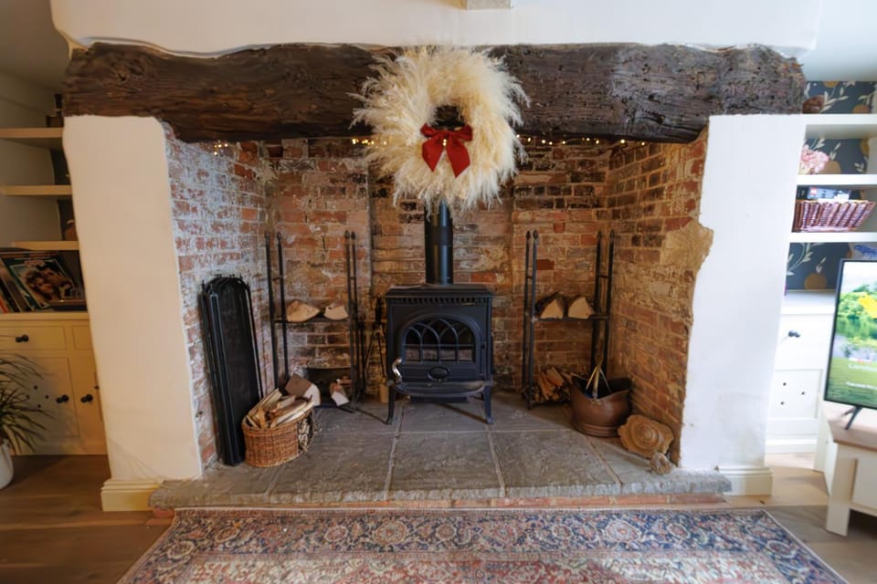 Jackdaw Cottage-Beautiful Cottage, Town Centre House in East Dorset District