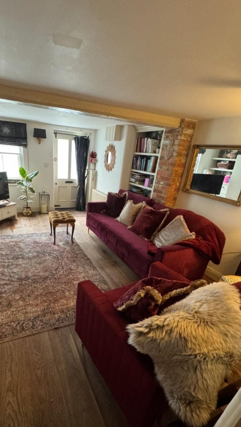 Jackdaw Cottage-Beautiful Cottage, Town Centre House in East Dorset District