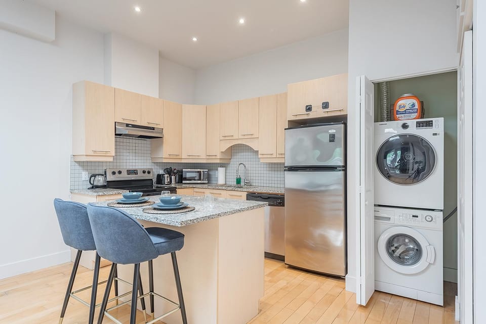 Loft The White Pearl Plateau-Mont-Royal 3 Beds Apartment in Laval