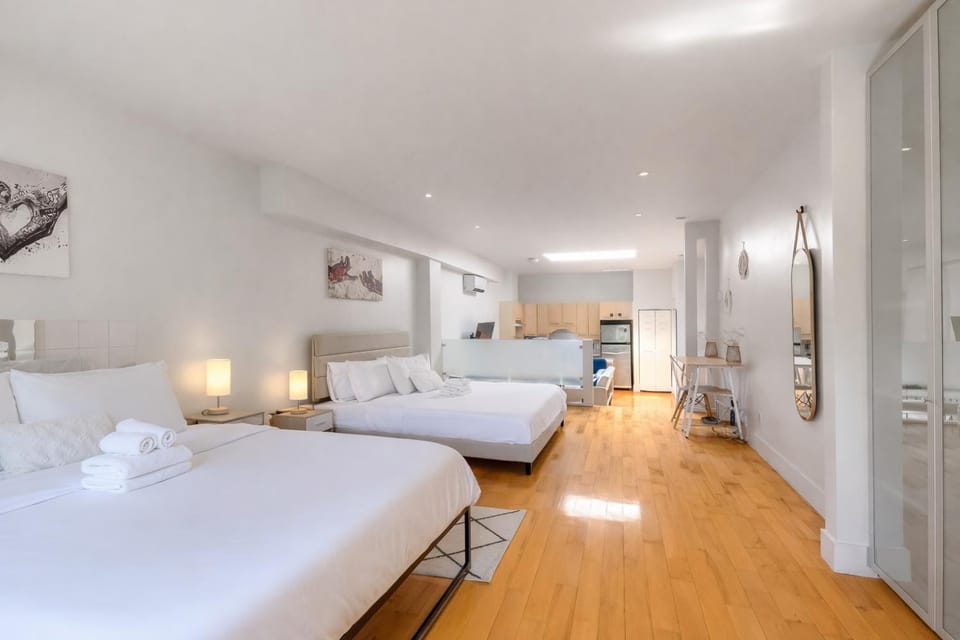 Loft The White Pearl Plateau-Mont-Royal 3 Beds Apartment in Laval