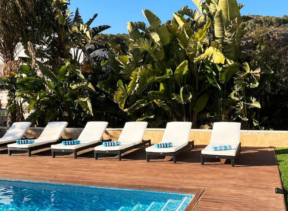 Tranquil large 6 bedroom family Villa sleeps 15 near Sitges Villa in Garraf