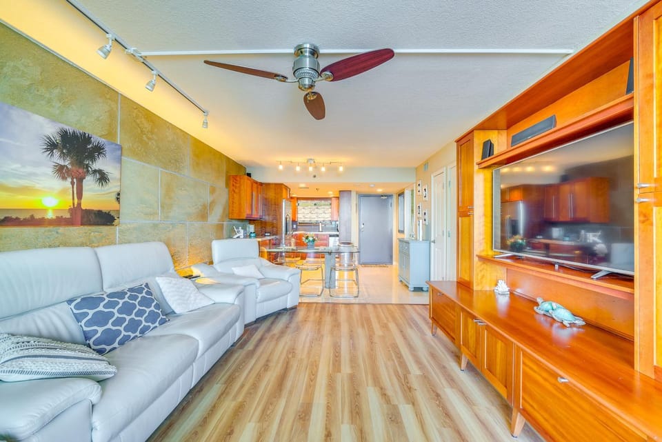 Tropical Retreat w/ Pool & Tennis Courts in Hudson House in Hudson