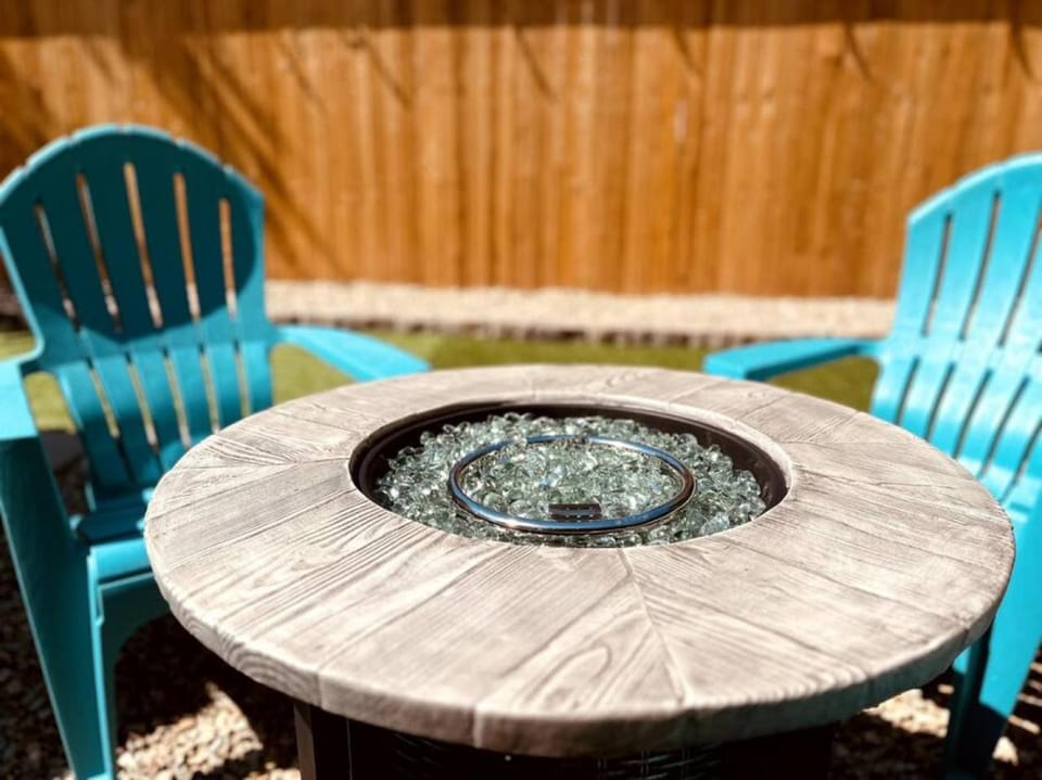 Patio, Seating area, flat iron