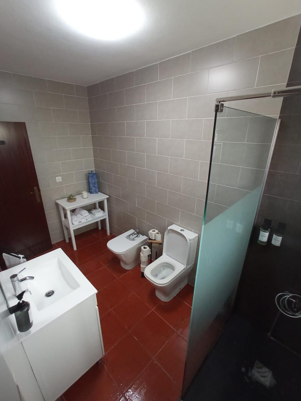 Shower, Toilet, Bathroom, bidet, towels