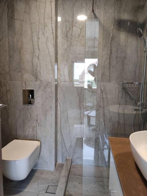 Toilet, Bathroom
