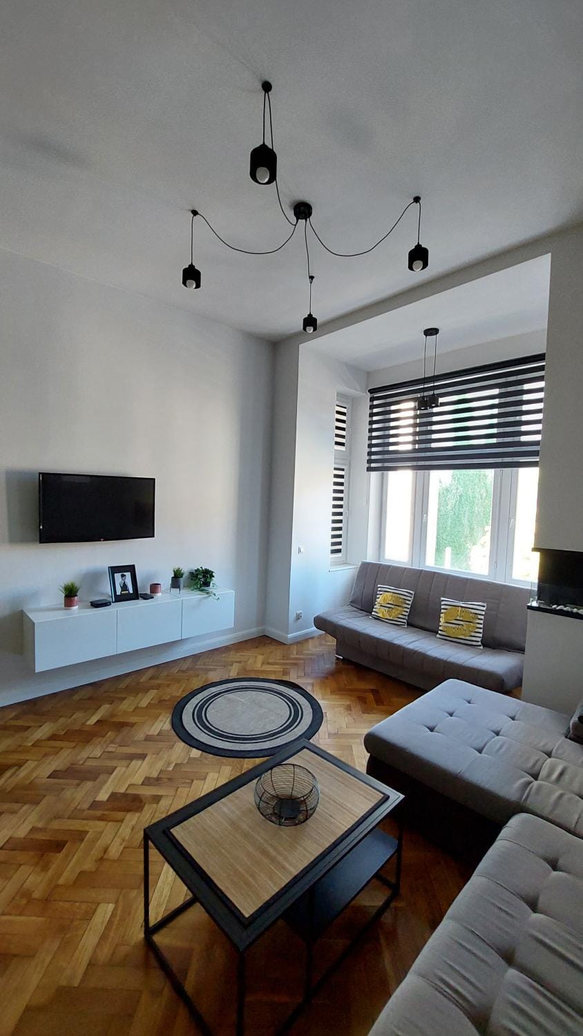 TV and multimedia, Seating area