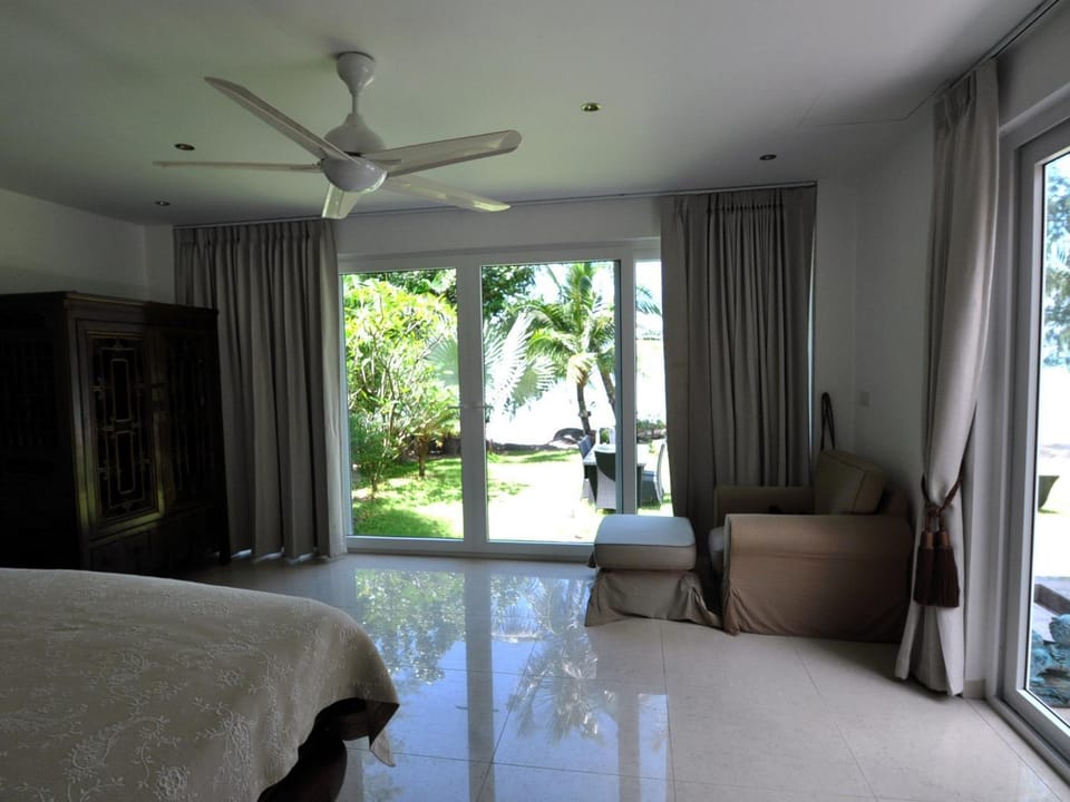 Photo of the whole room, Garden view, Sea view